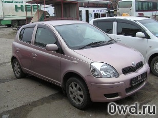 Битый автомобиль Toyota Vitz