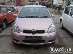 Битый автомобиль Toyota Vitz