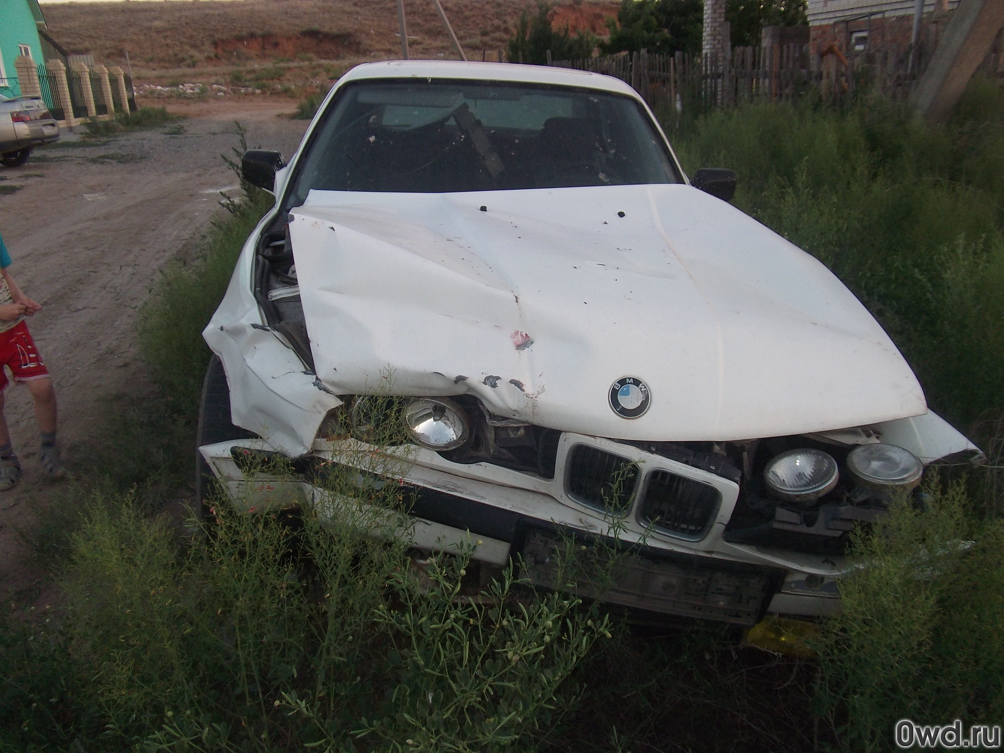 Битый автомобиль BMW 5 (1988) в Астрахани